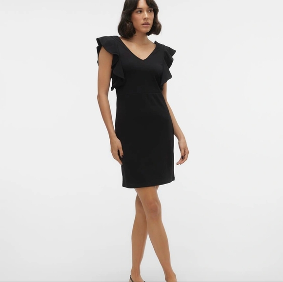 Vero Moda Dresses & Skirts - Vero Moda VMallison ruffled dress